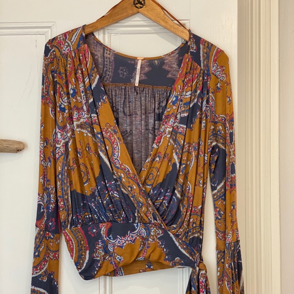 Free people top worn once perfect for fall!